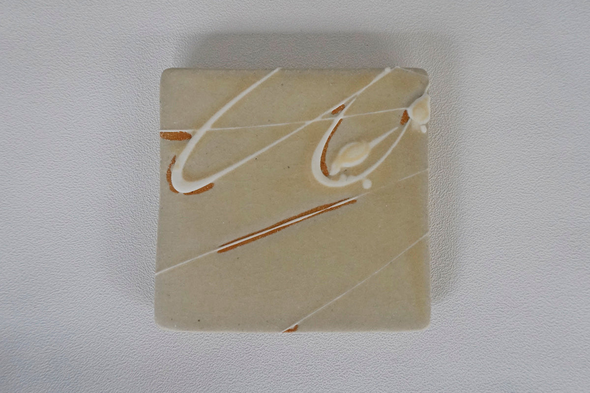 001 Slip Trip Kaolin（白）/白