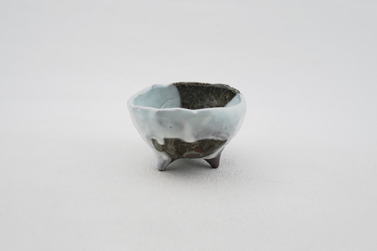 002 三つ足小鉢