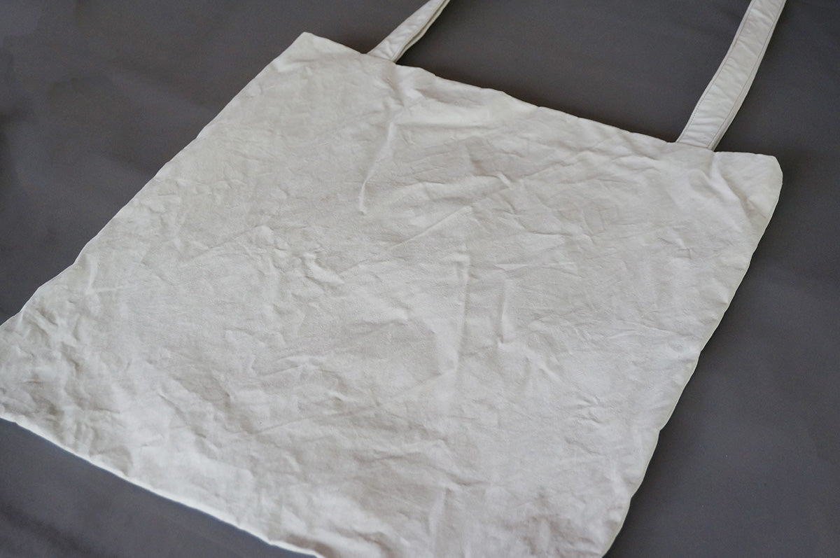 002 草木染めdrawing tote/白