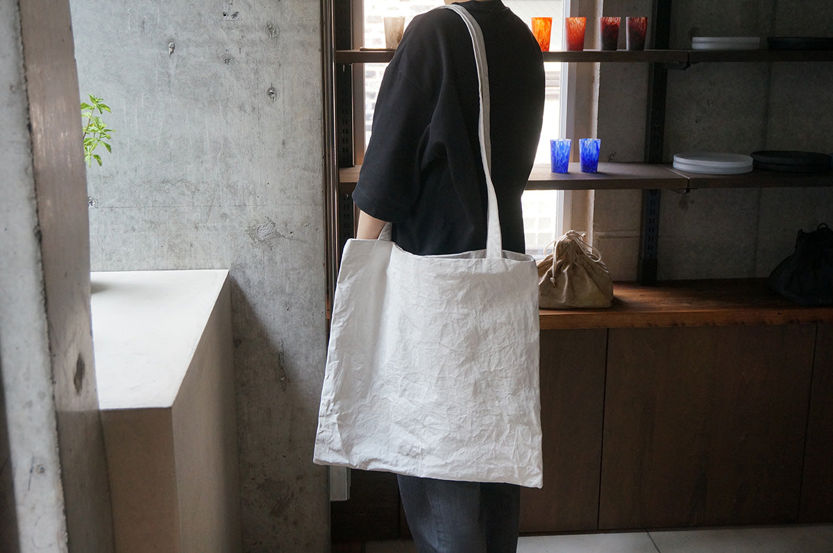 002 草木染めdrawing tote/白