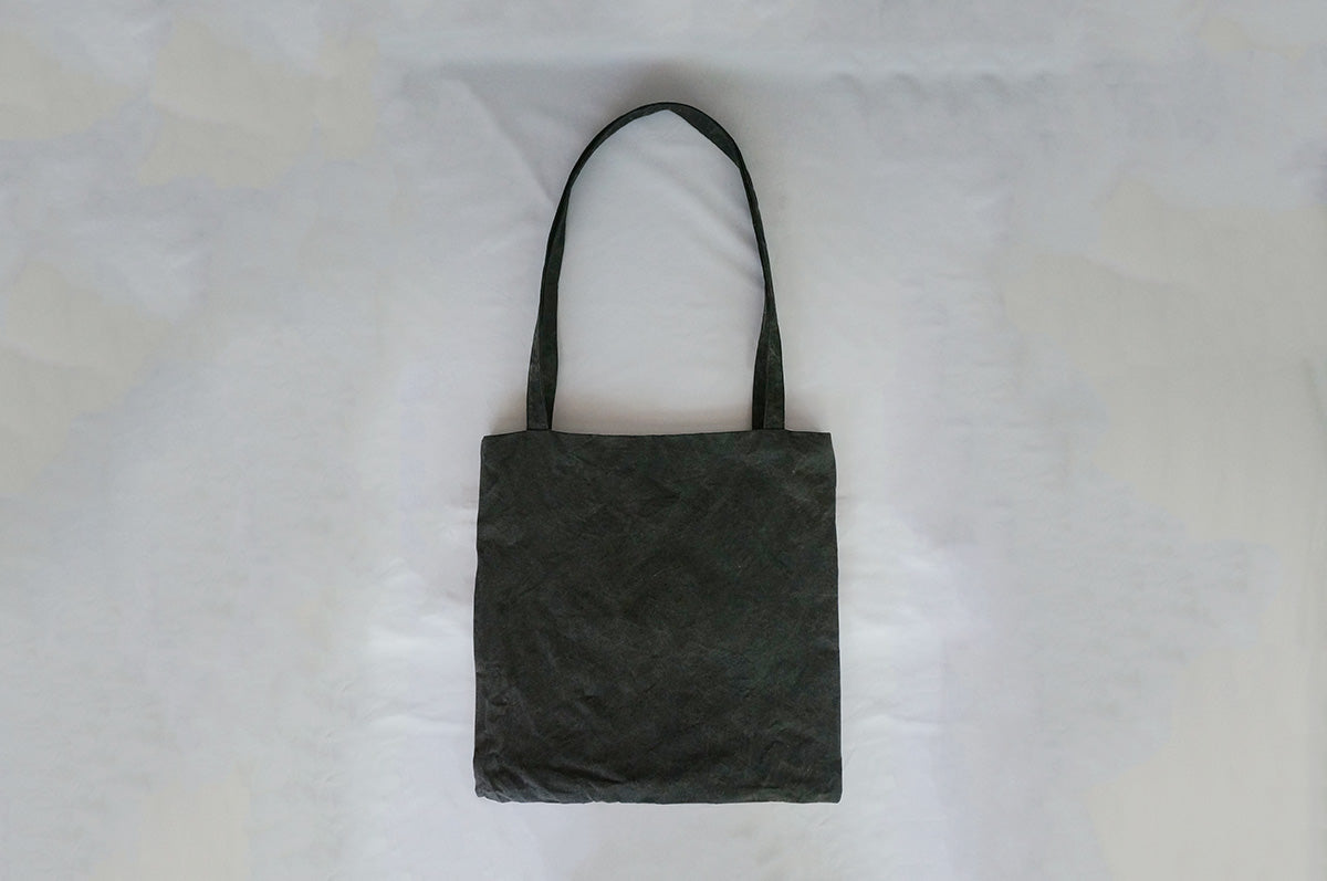 003 草木染めdrawing tote/くろ