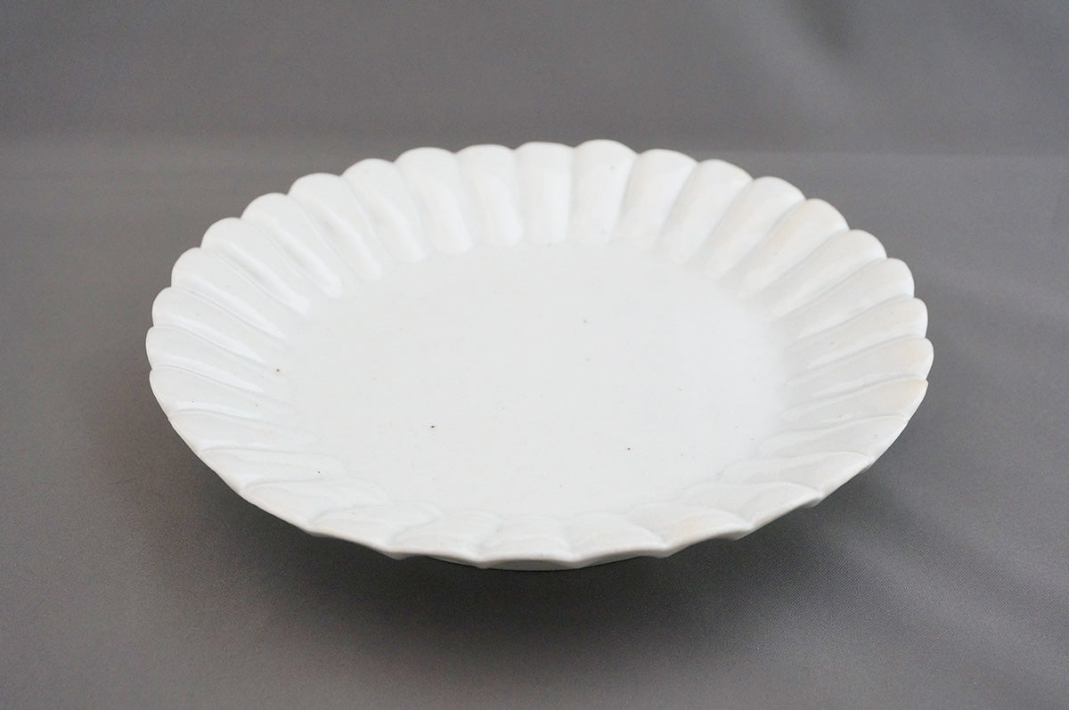 003 青白磁輪花皿（7寸）