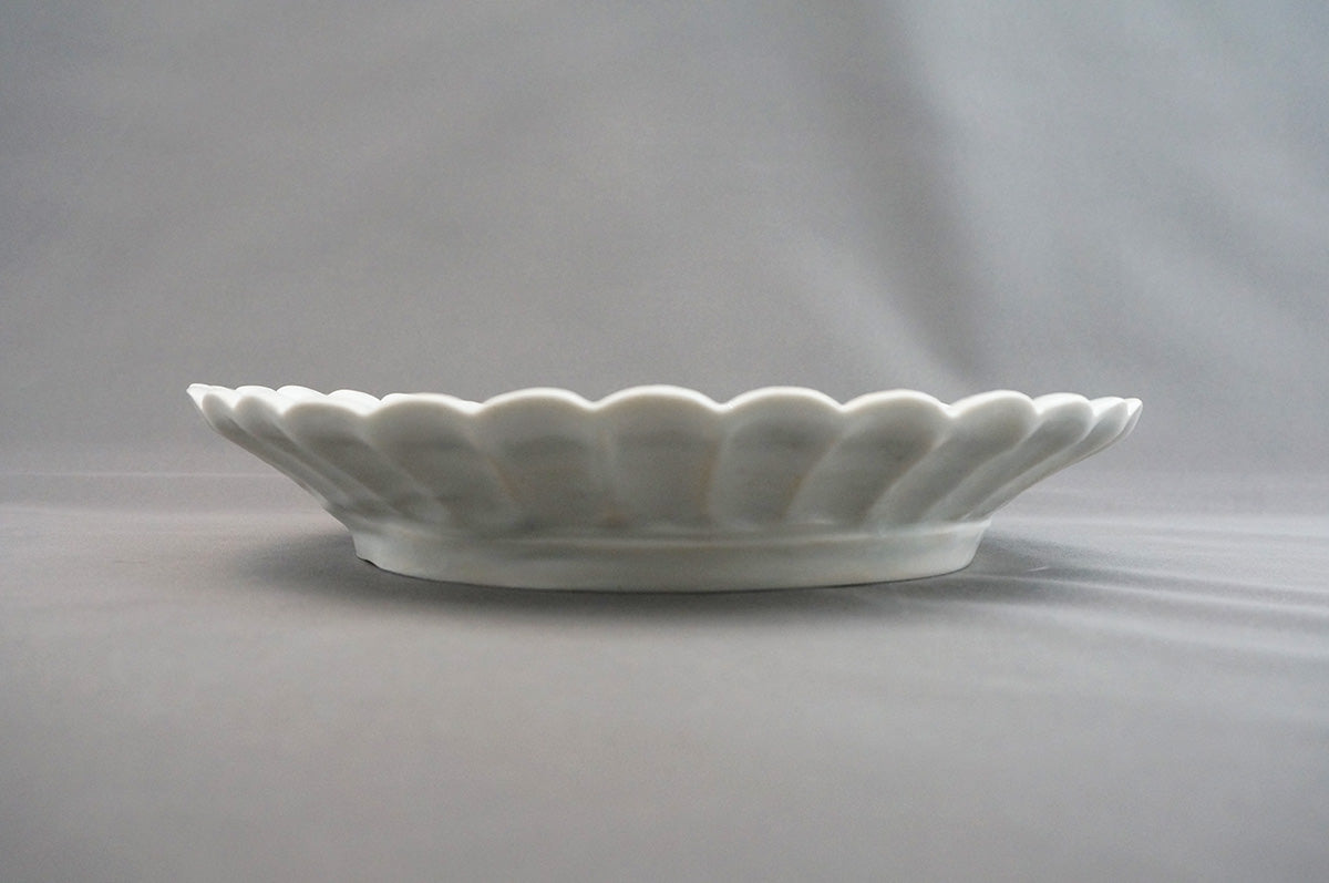 003 青白磁輪花皿（7寸）