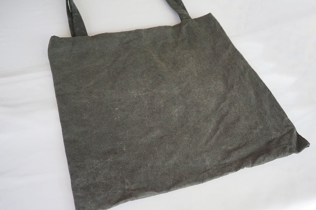 003 草木染めdrawing tote/くろ