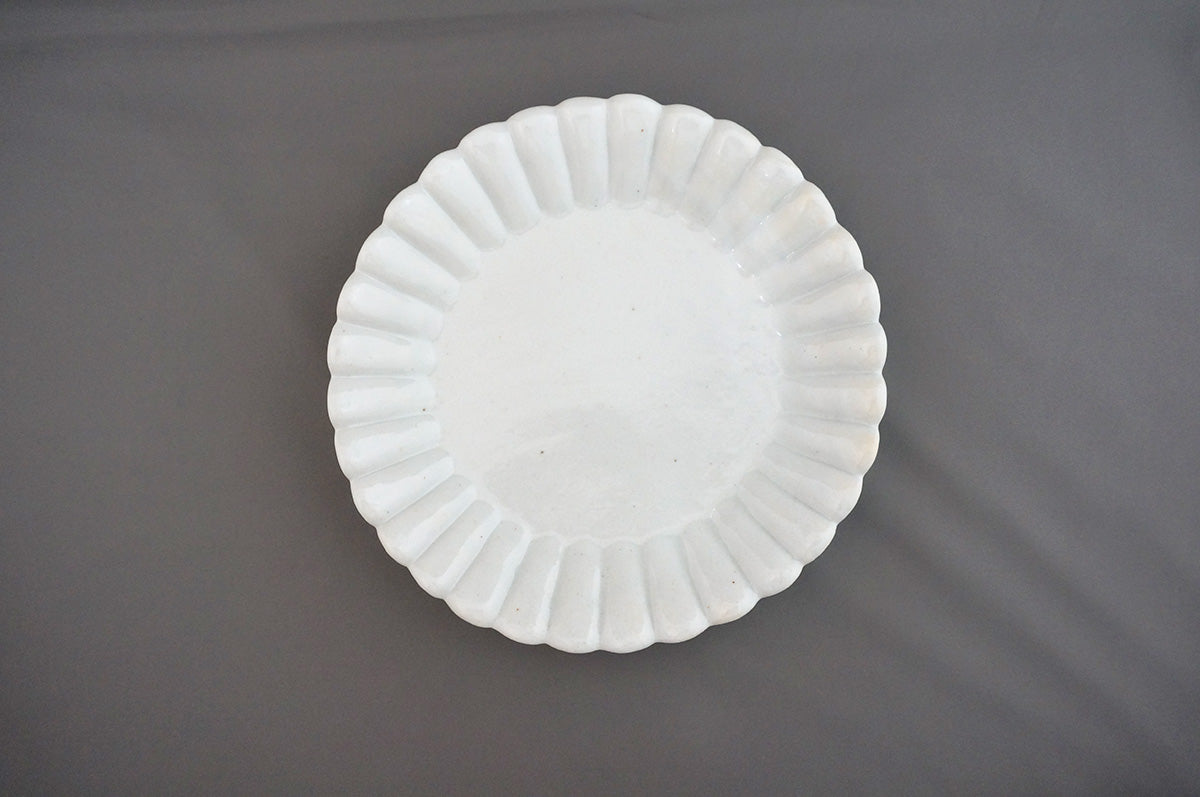 003 青白磁輪花皿（7寸）