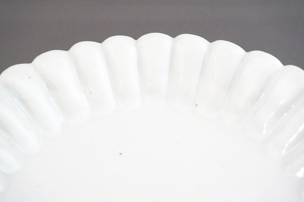 003 青白磁輪花皿（7寸）