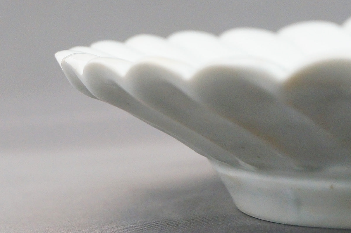 003 青白磁輪花皿（7寸）