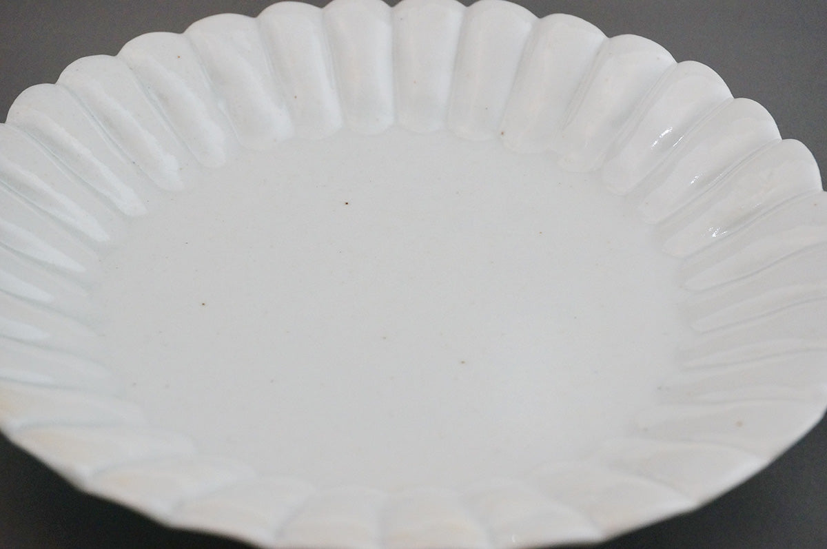 003 青白磁輪花皿（7寸）