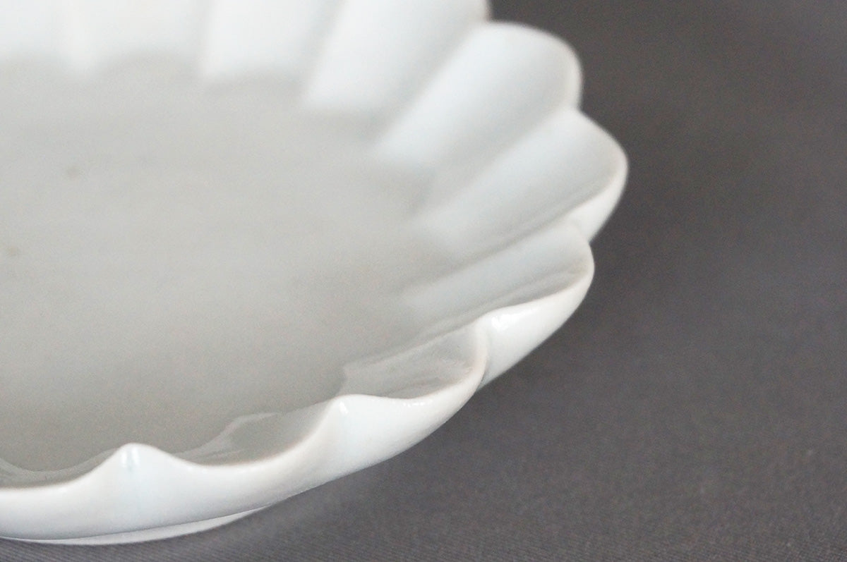 004 青白磁小皿 1