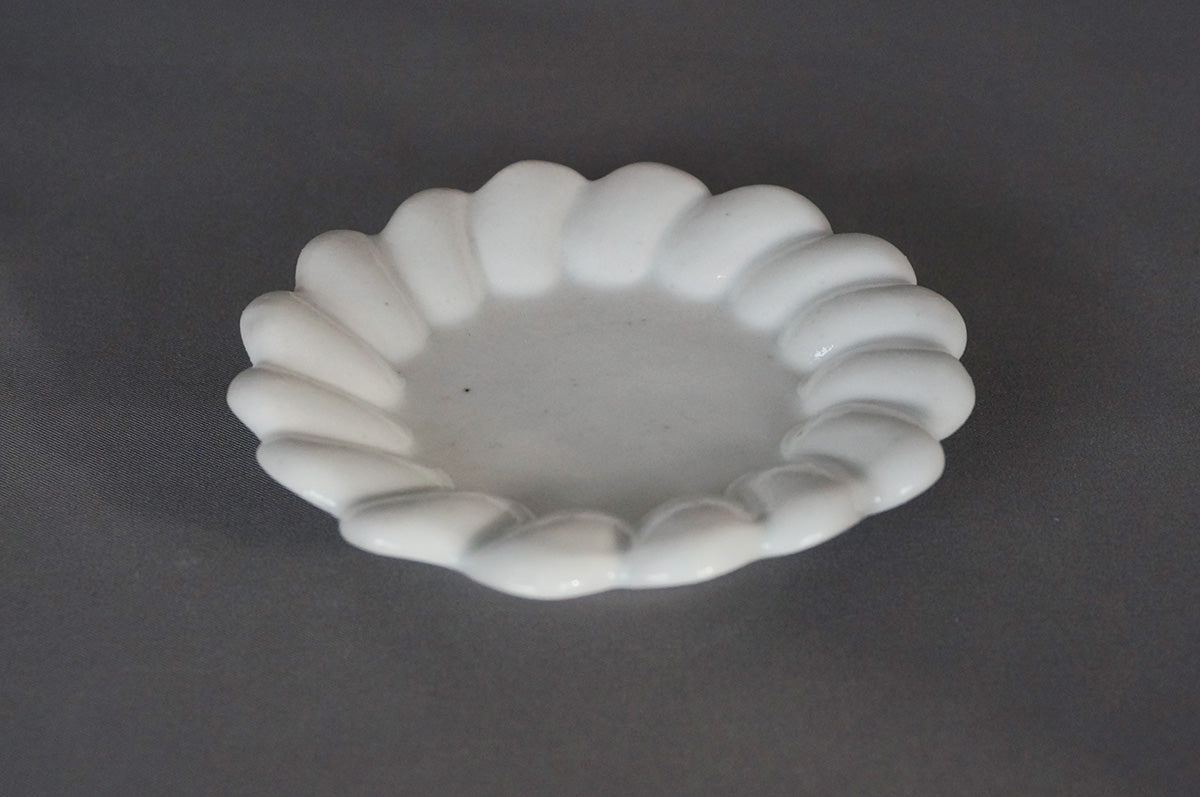 004 青白磁小皿 2