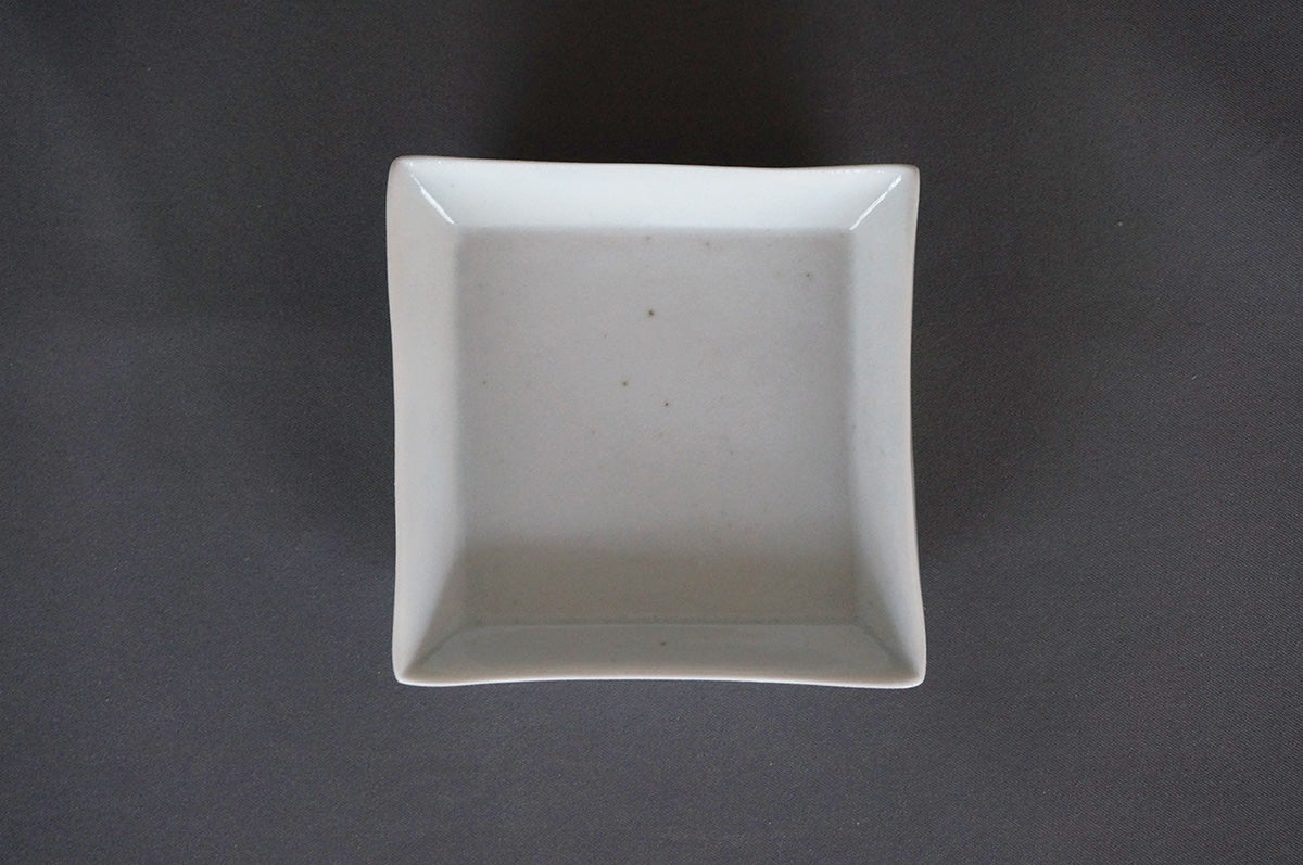 004 青白磁小皿 7