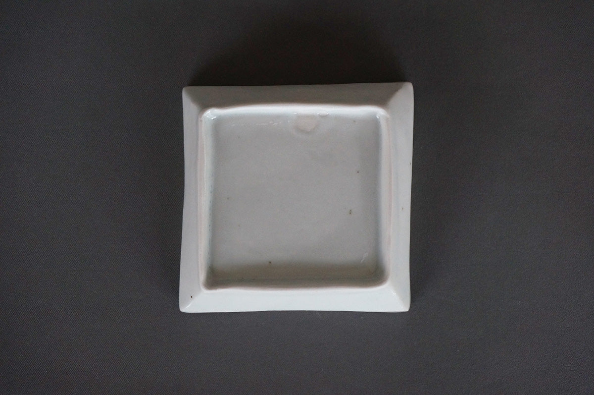 004 青白磁小皿 7