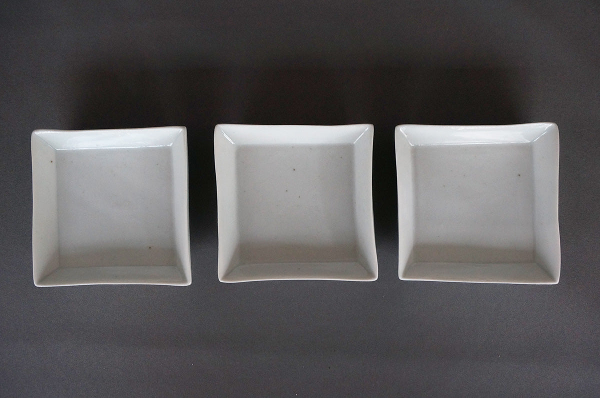 004 青白磁小皿 7