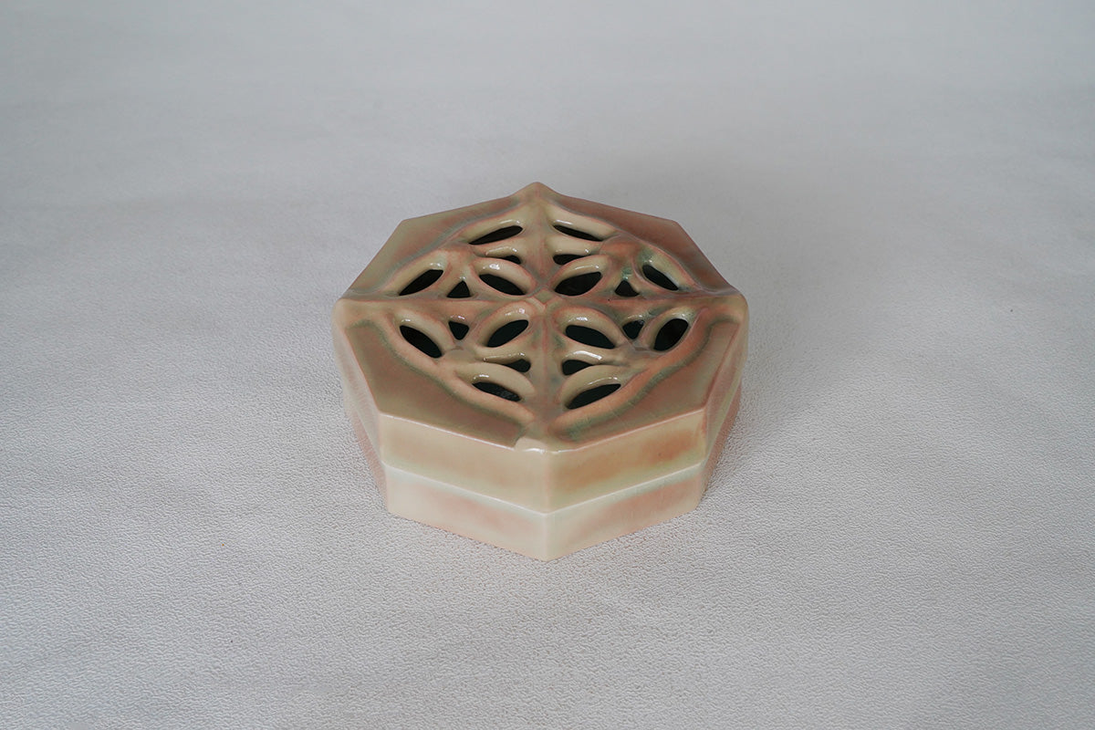 005 八角形の蓋物