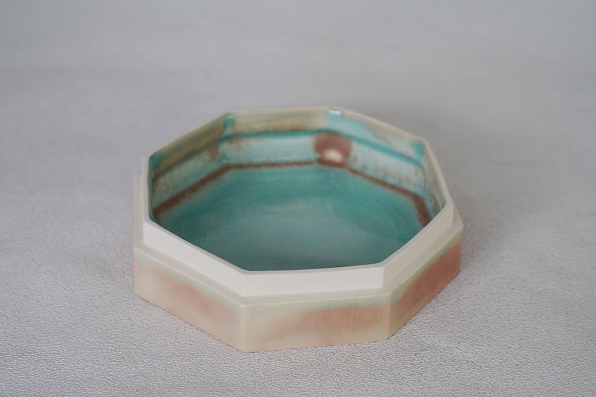 005 八角形の蓋物