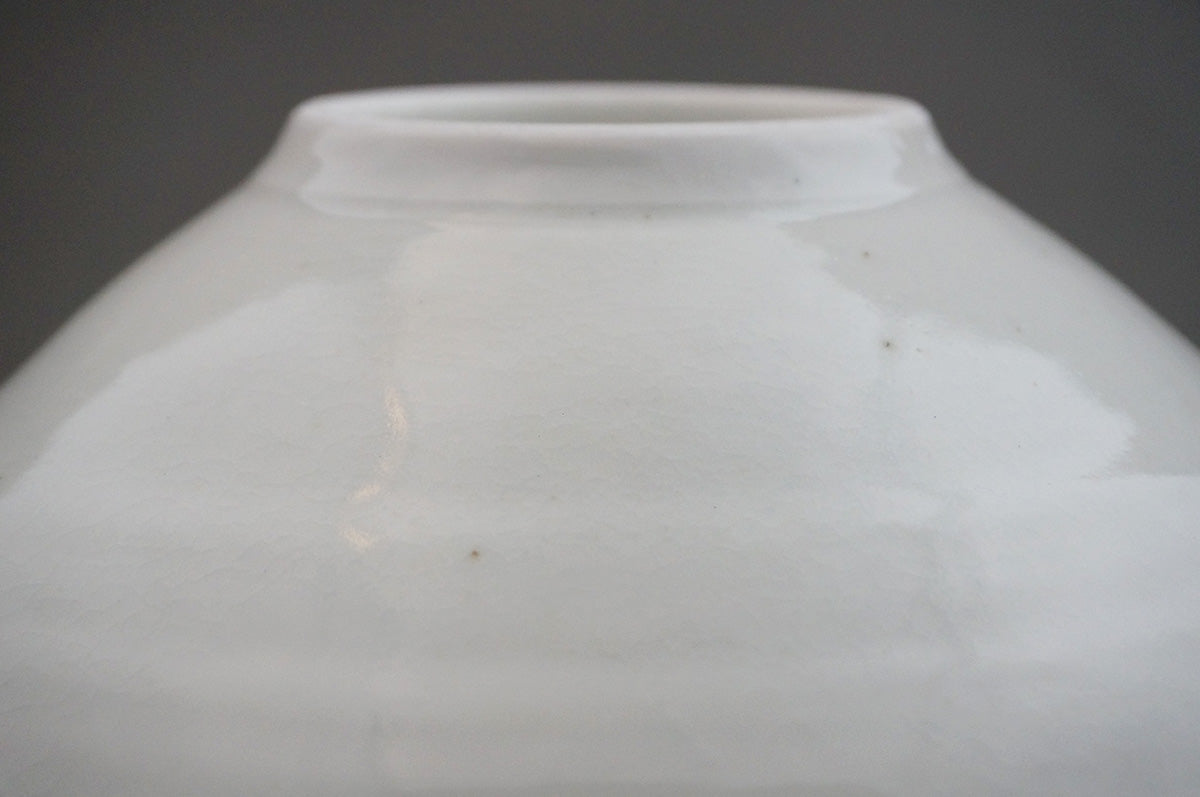 006 青白磁三ッ輪花パスタ鉢 (7寸) 目跡あり