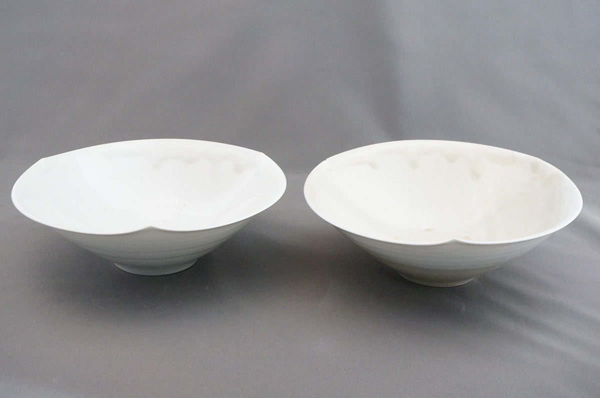 006 青白磁三ッ輪花パスタ鉢 (7寸) 目跡あり