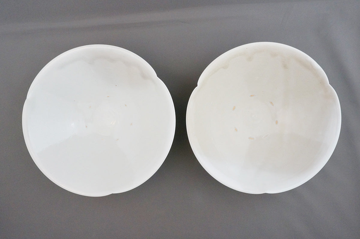 006 青白磁三ッ輪花パスタ鉢 (7寸) 目跡あり