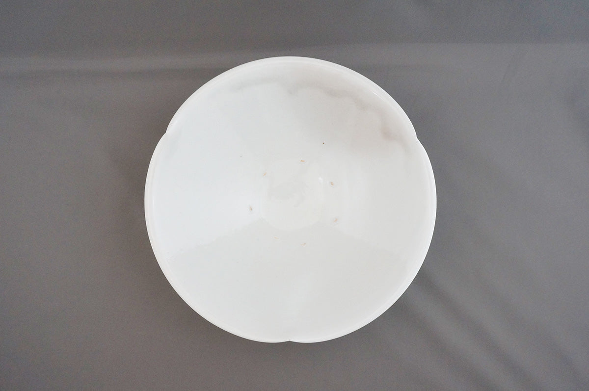 006 青白磁三ッ輪花パスタ鉢 (7寸) 目跡あり