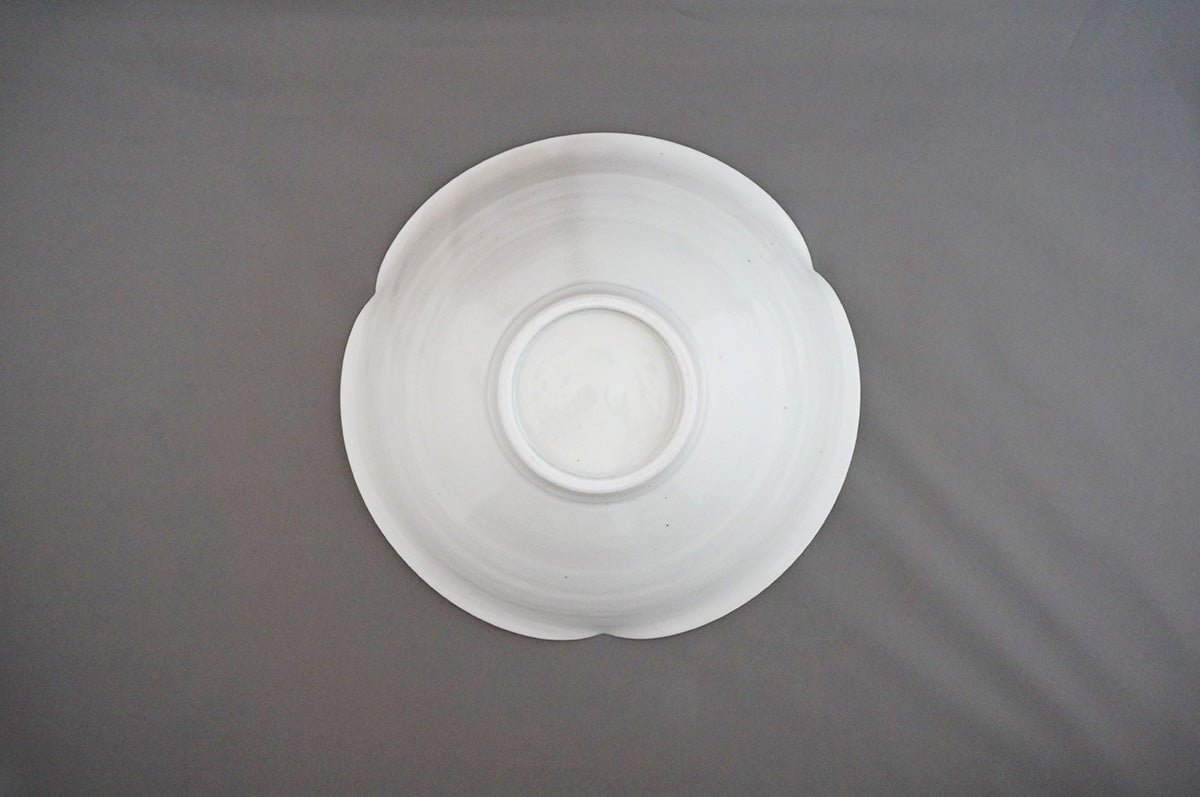 006 青白磁三ッ輪花パスタ鉢 (7寸) 目跡あり