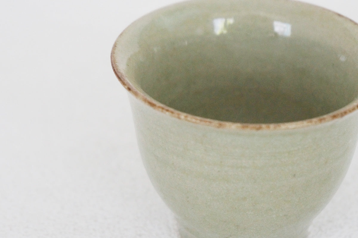 048 淡緑茶杯旧作