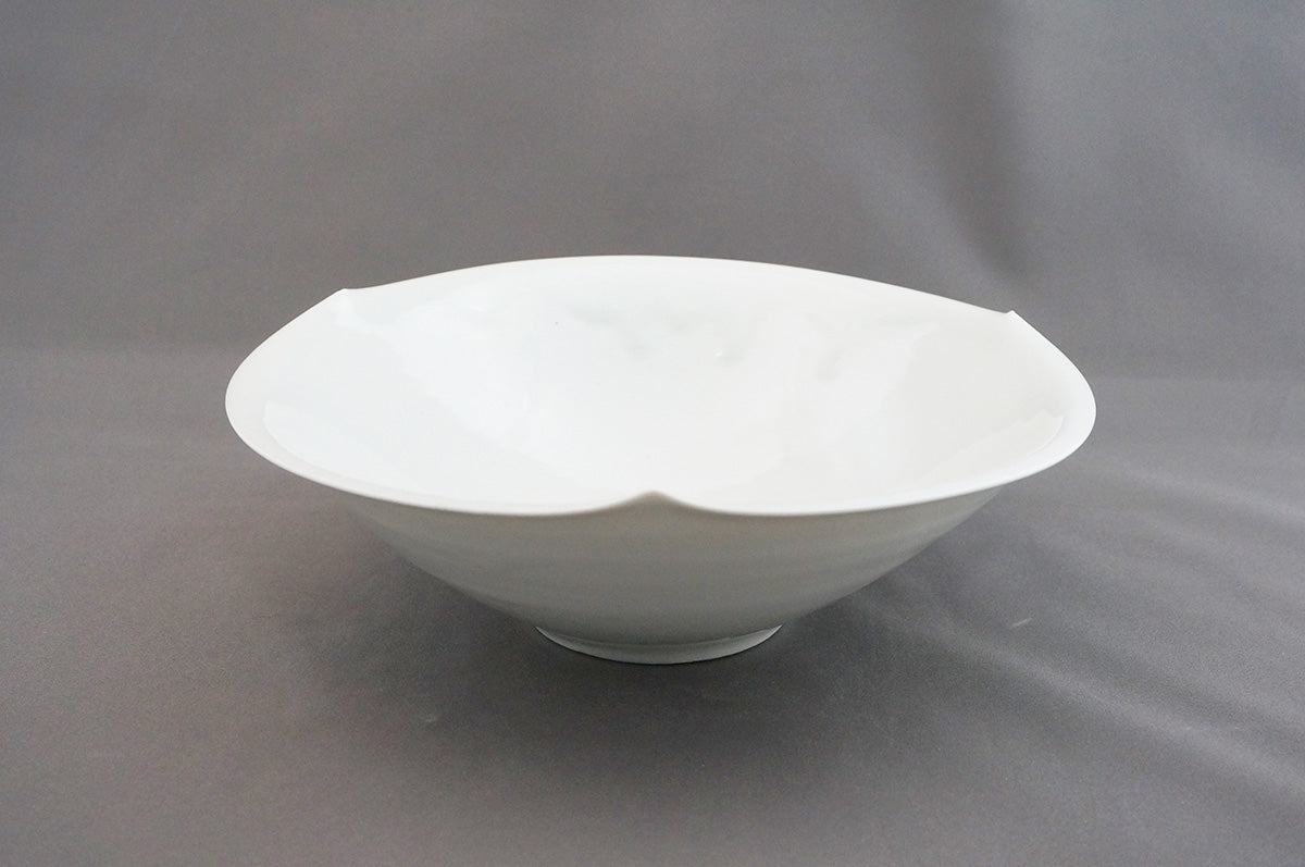 006 青白磁三ッ輪花パスタ鉢 (7寸)