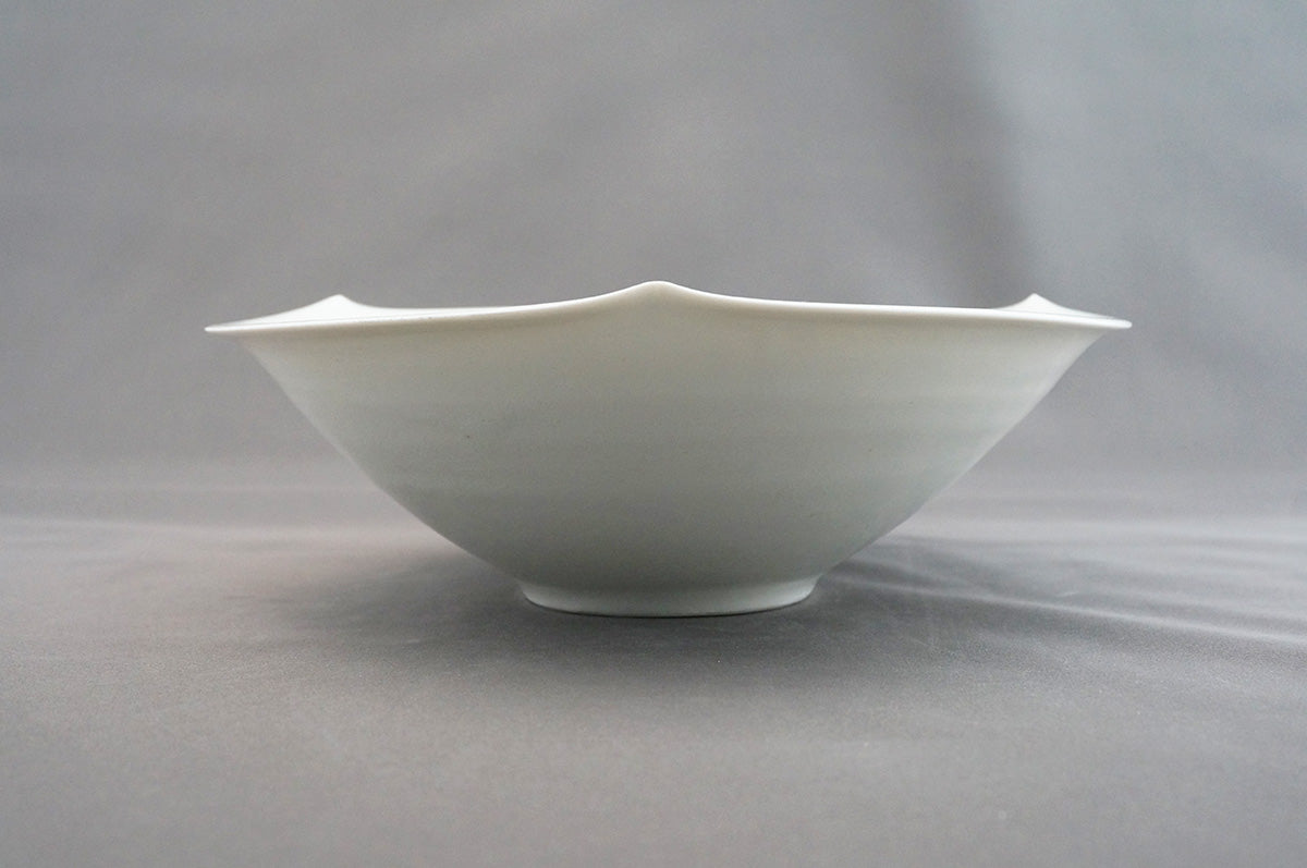 006 青白磁三ッ輪花パスタ鉢 (7寸)