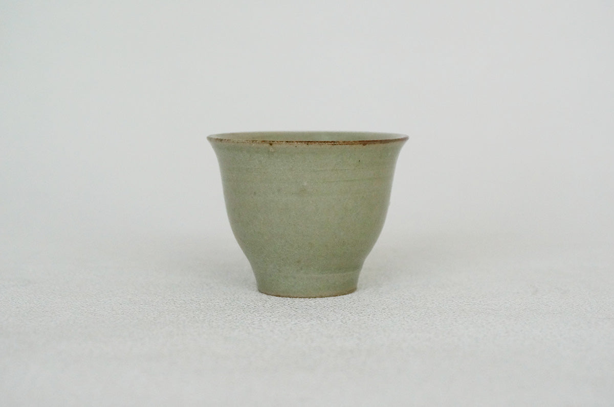 048 淡緑茶杯旧作