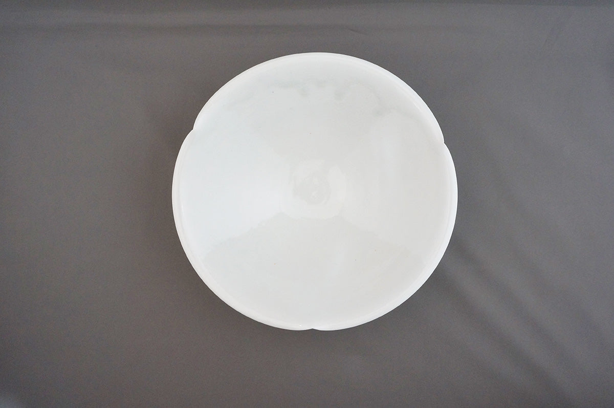 006 青白磁三ッ輪花パスタ鉢 (7寸)