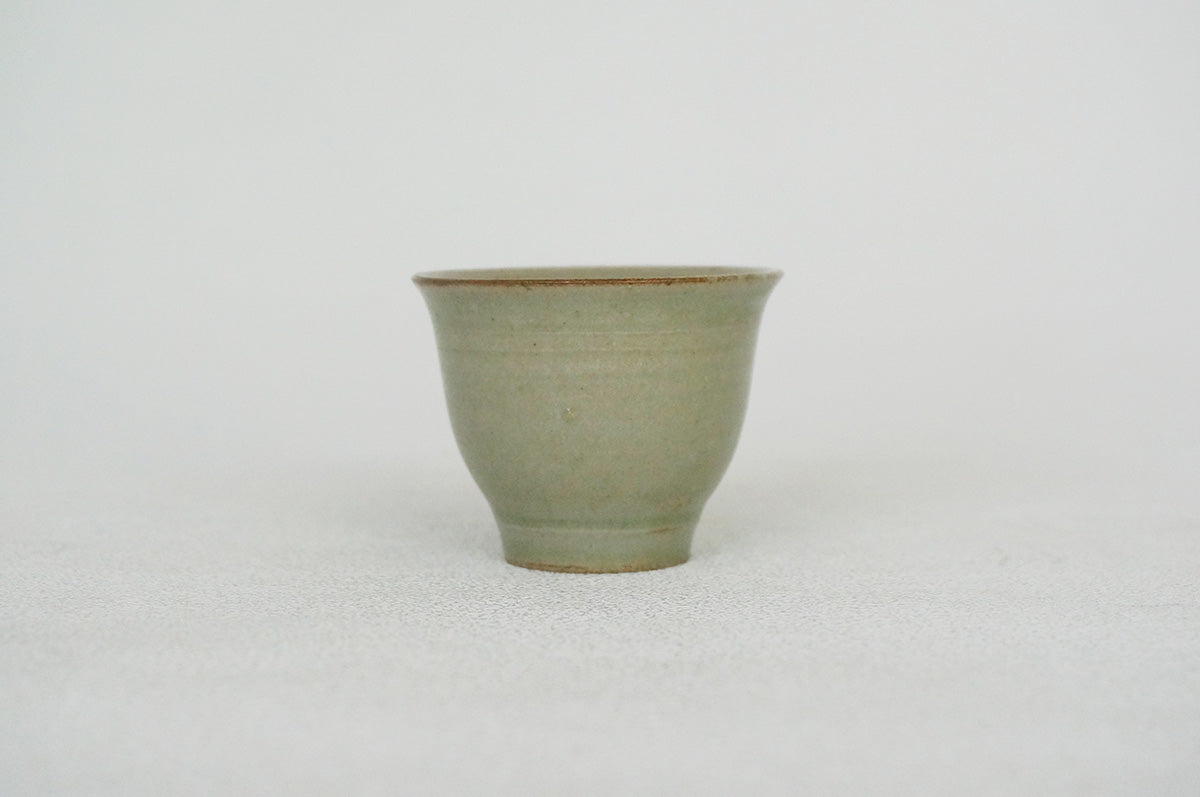 048 淡緑茶杯旧作