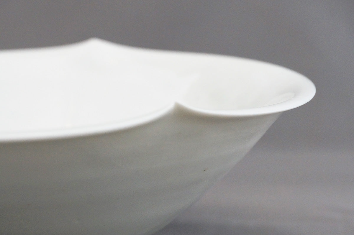 006 青白磁三ッ輪花パスタ鉢 (7寸)