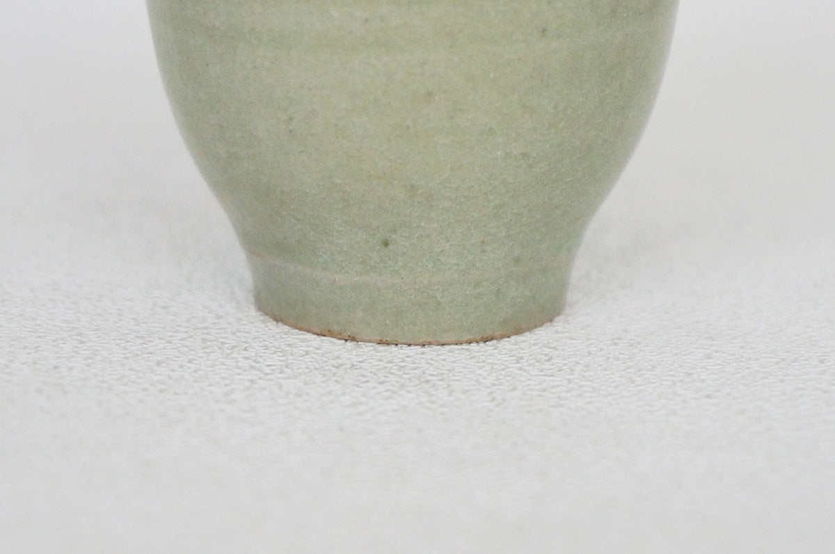 048 淡緑茶杯旧作
