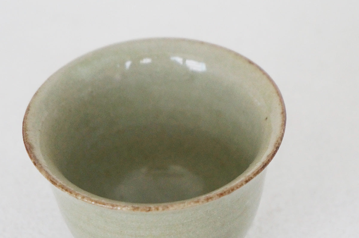 048 淡緑茶杯旧作