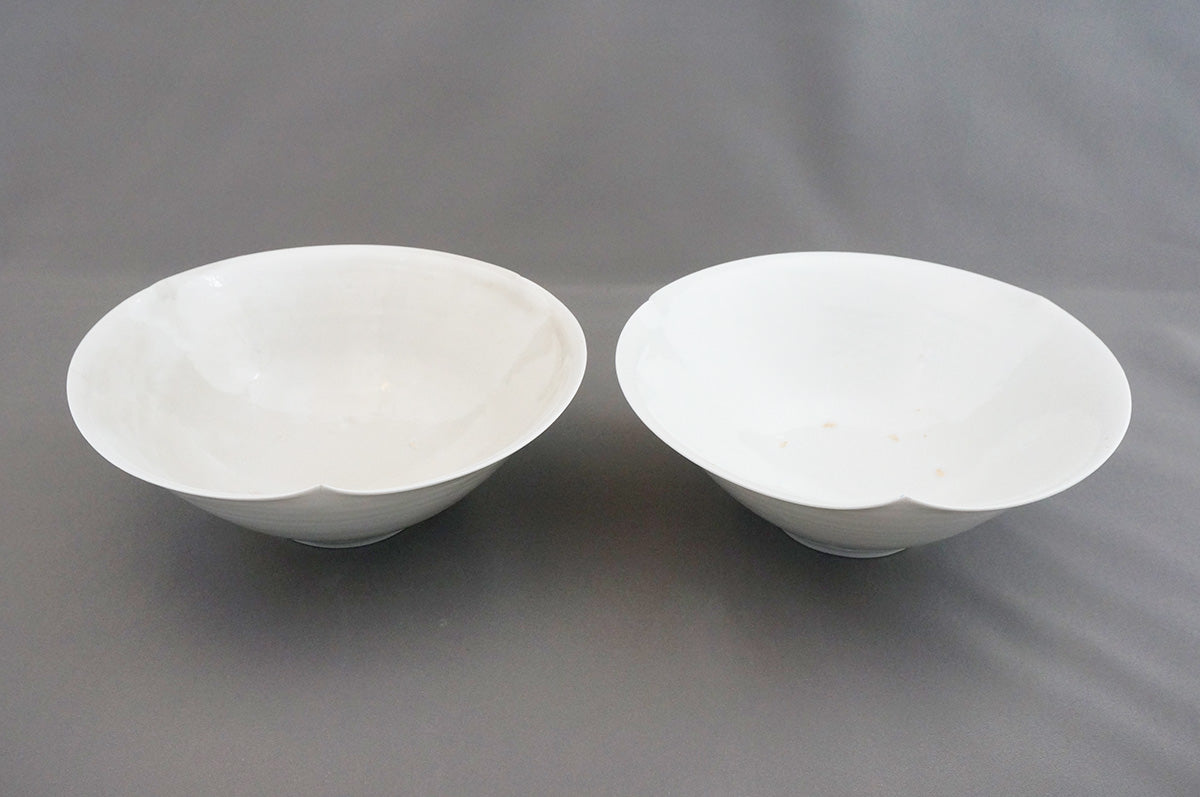 007 青白磁三ッ輪花パスタ鉢 (6寸) 目跡あり