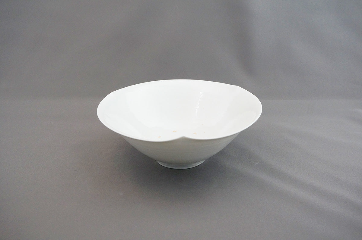 007 青白磁三ッ輪花パスタ鉢 (6寸) 目跡あり