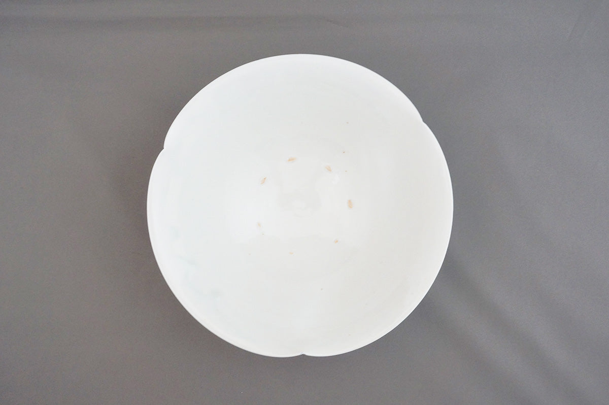 007 青白磁三ッ輪花パスタ鉢 (6寸) 目跡あり