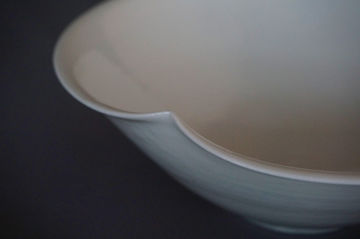 007 青白磁三ッ輪花パスタ鉢 (6寸)