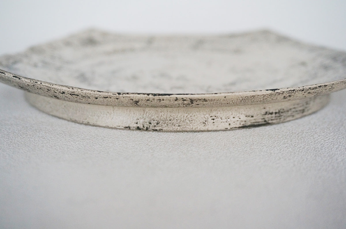 029 侘び銀彩  欠け7寸角皿
