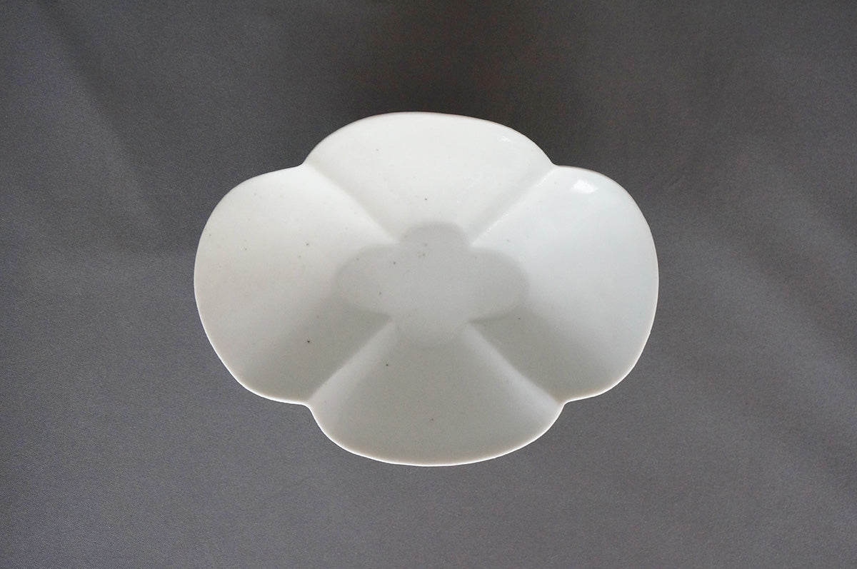 010 青白磁木瓜平向