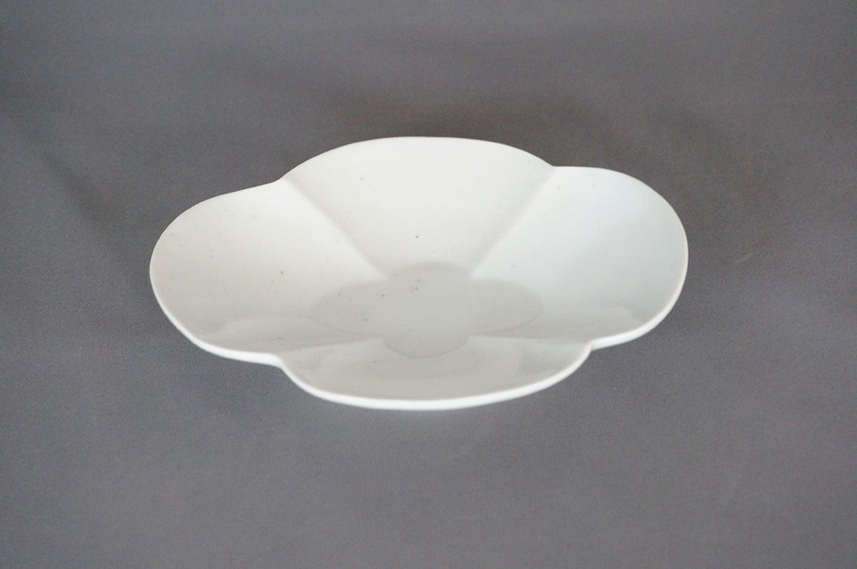 010 青白磁木瓜平向