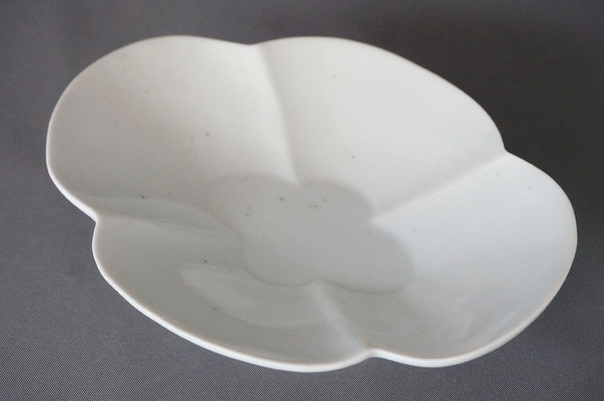 010 青白磁木瓜平向