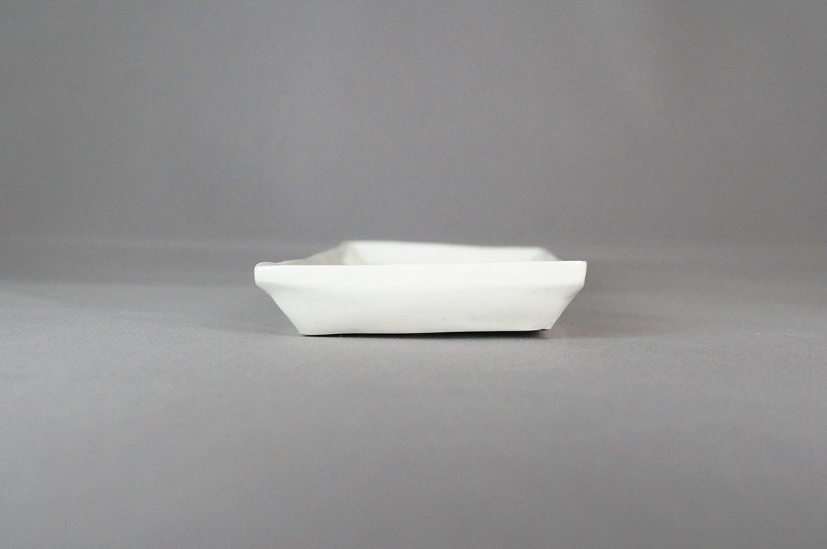 014 青白磁角長皿