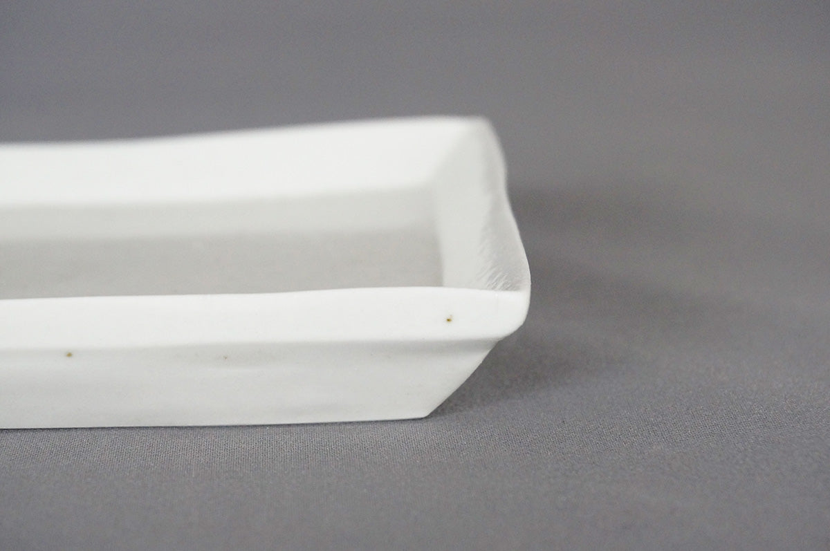 014 青白磁角長皿