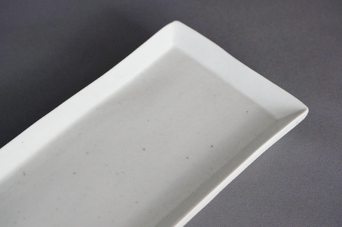 014 青白磁角長皿