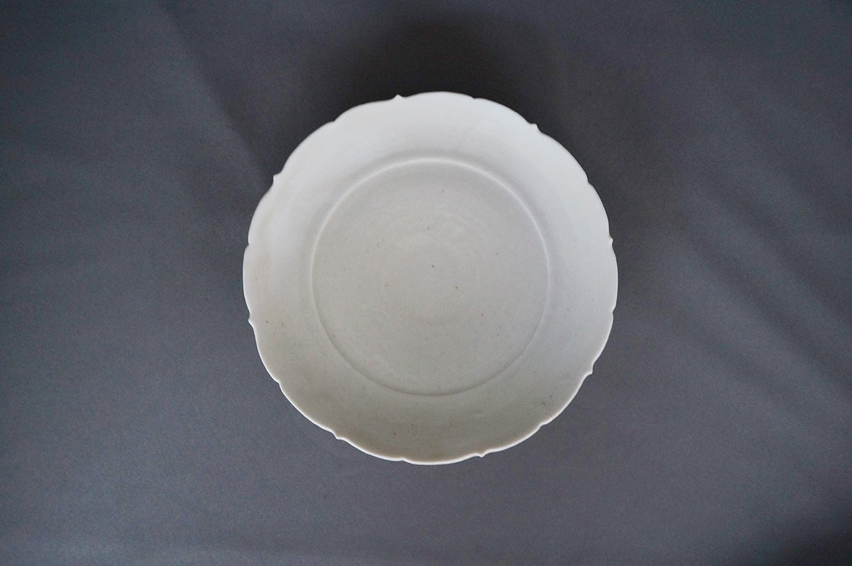 015 青白磁稜花皿 (6寸)