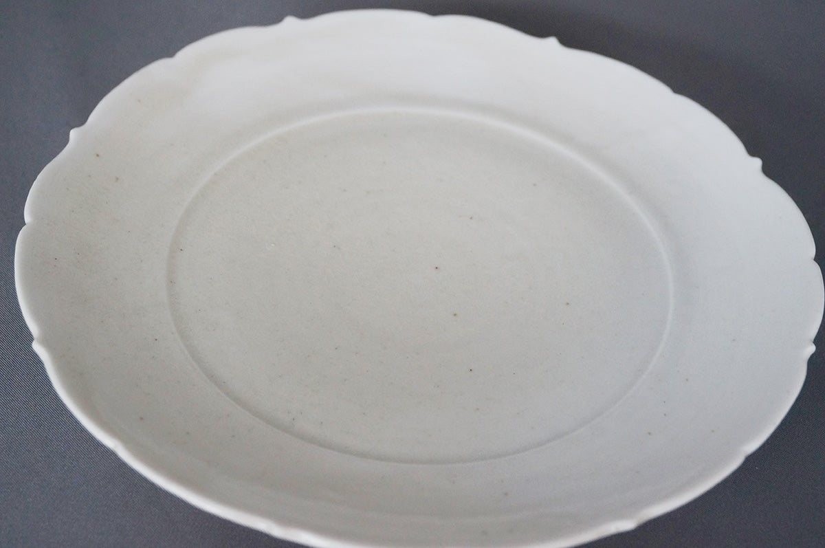 015 青白磁稜花皿 (6寸)