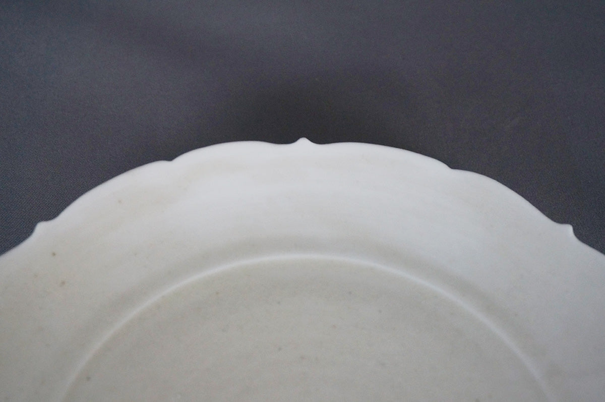 015 青白磁稜花皿 (6寸)