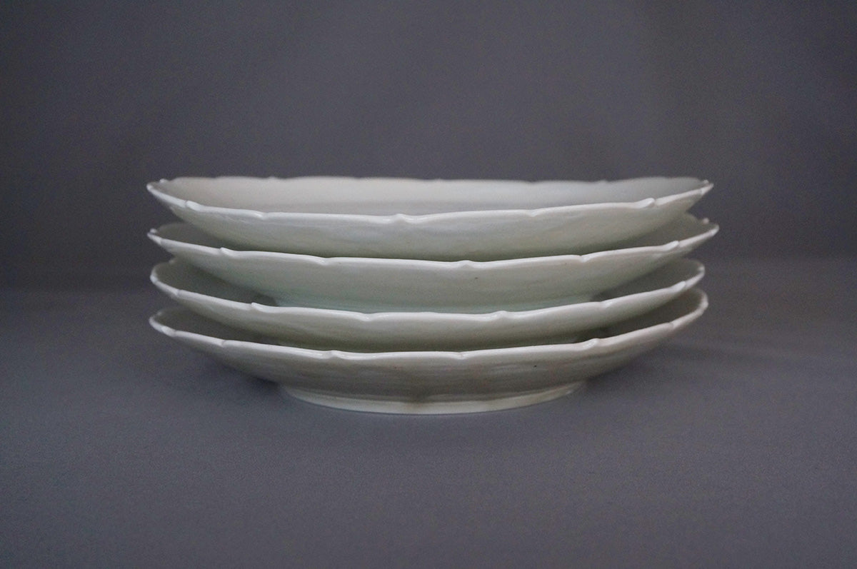 015 青白磁稜花皿 (6寸) 目跡あり