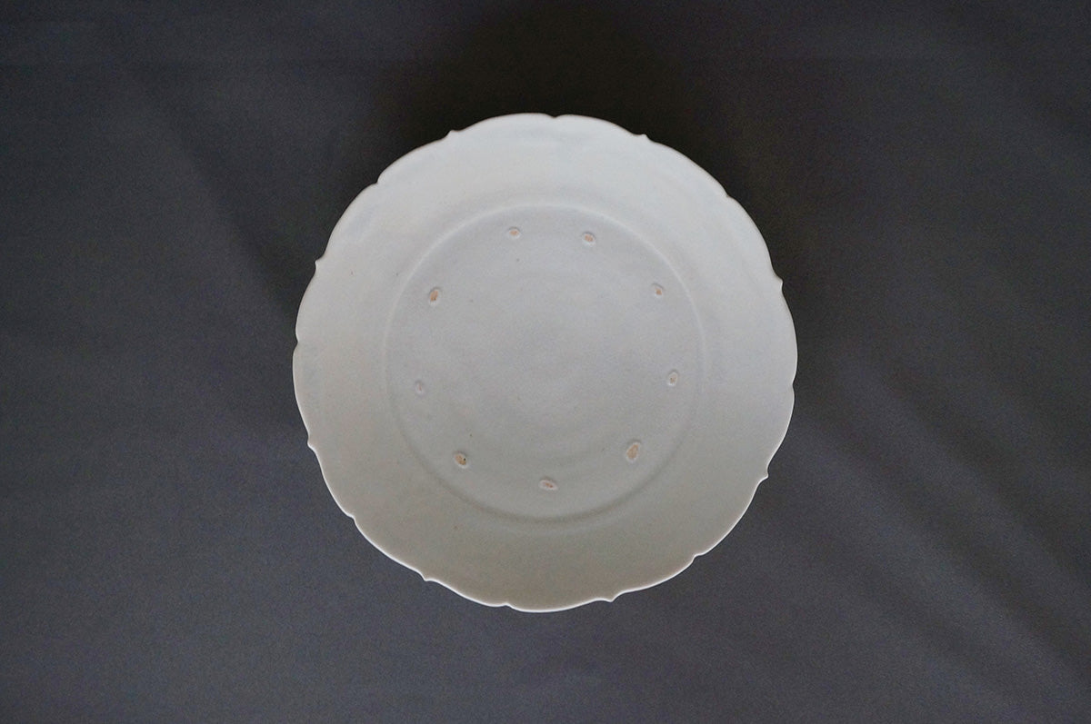 015 青白磁稜花皿 (6寸) 目跡あり