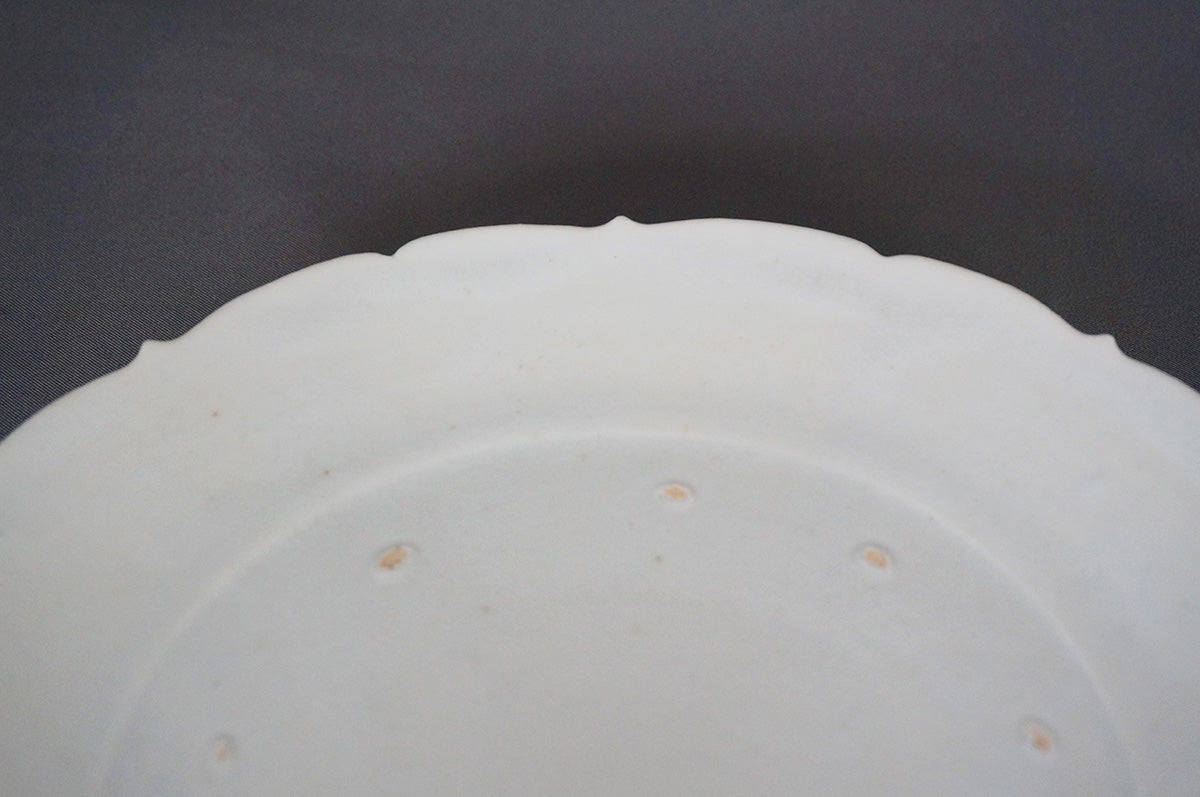 015 青白磁稜花皿 (6寸) 目跡あり